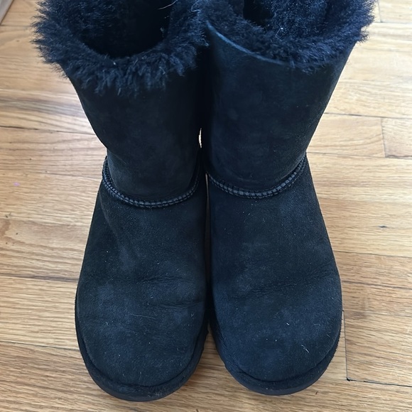 Ugg sz 6 black Bailey boot Sherpa w/ two corduroy bows good pre owned condition - Picture 6 of 8